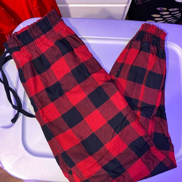 ⚠️LAST MONTH TO PURCHASE— garage Red plaid pants - Picture 2 of 3